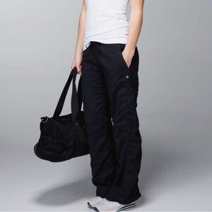 Lululemon Black Dance Studio unlined Pants Size 2 EUC excellent! *31” Inseam